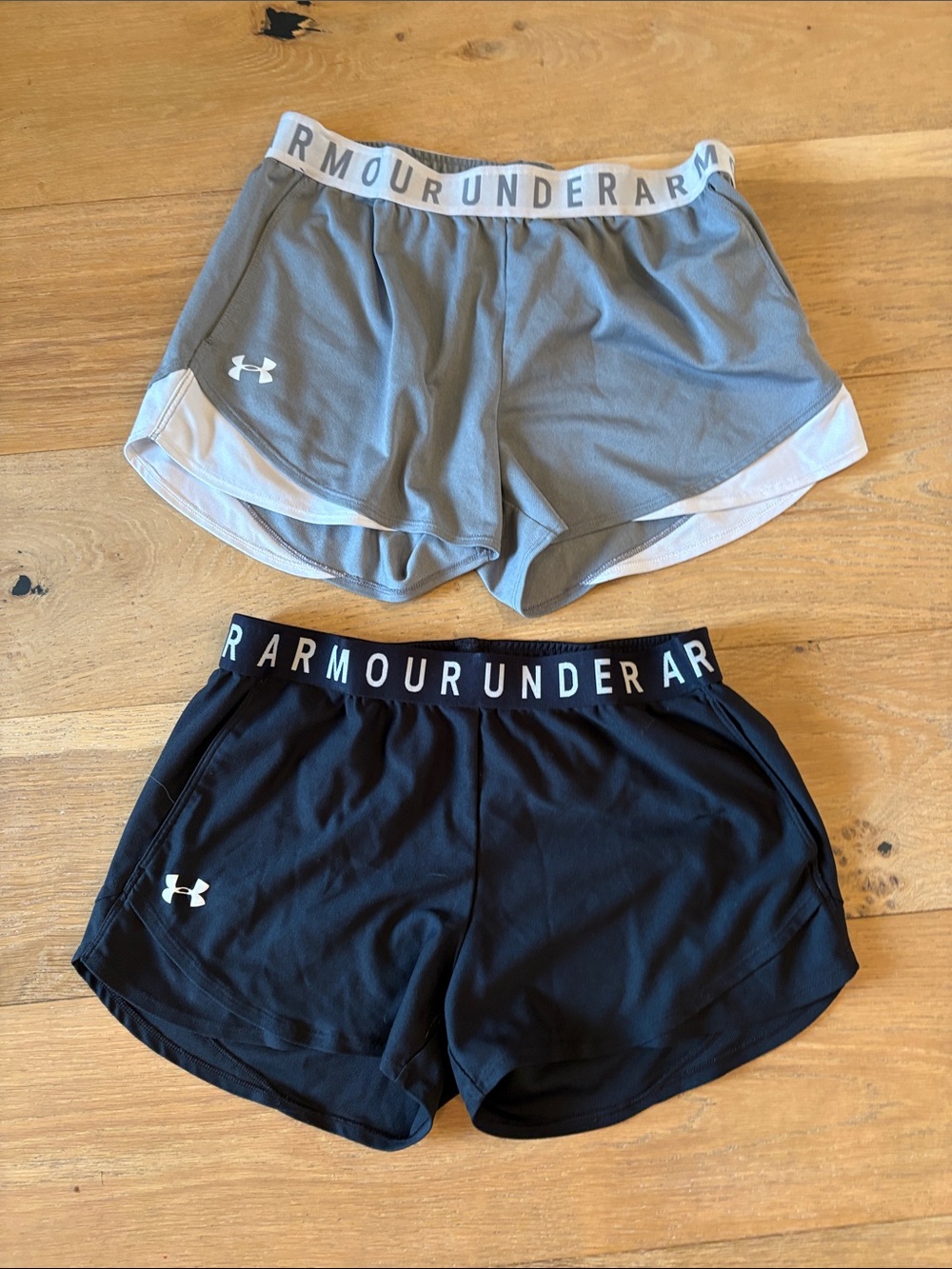 Under Armour Women's Athletic Shorts — Gray and Black heatgear size med lot